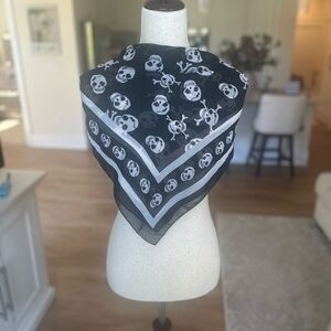 Black and White Skull Print Scarf